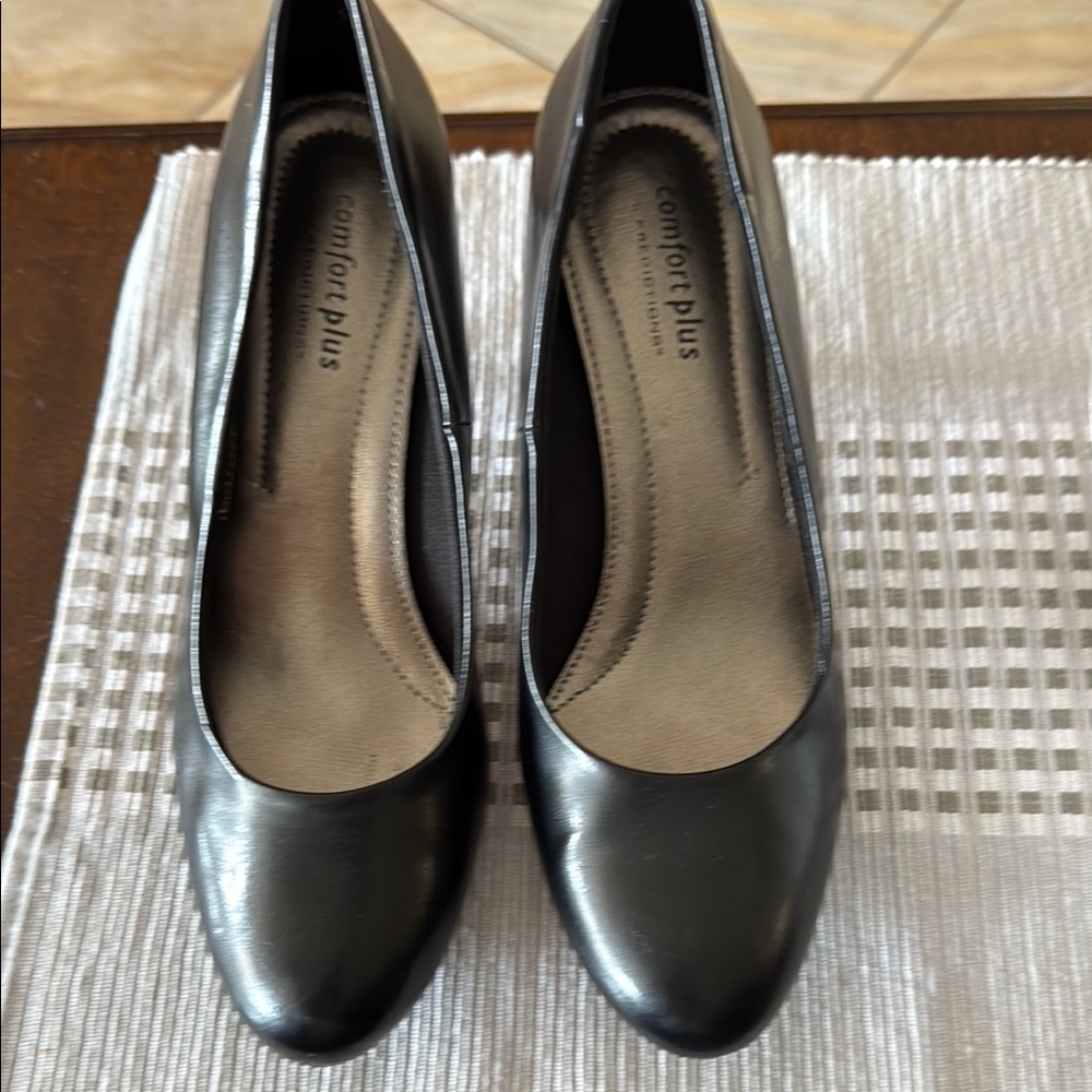 Comfort Plus by Predictions Black Heels Timeless Design